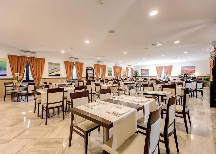 Regal Park 4*